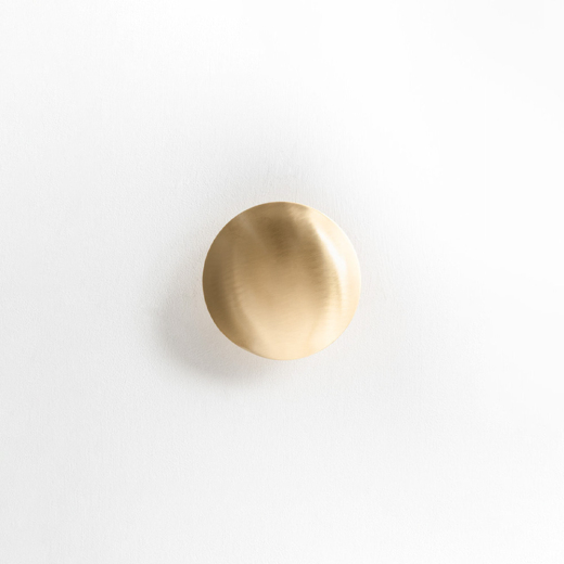 Lampada da parete Shell Tosconova con finitura galvanica colore Ottone Satinato foto frontale spenta