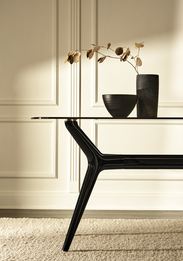 Zoe glossy table structure